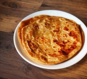 2 Aloo Paratha (Dahi + Pickle)