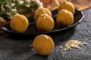 Besan Laddu