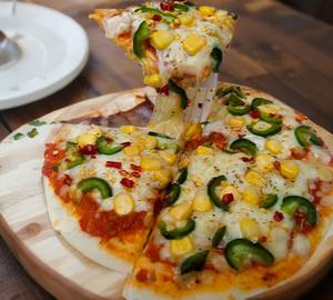 Corn capcicum pizza
