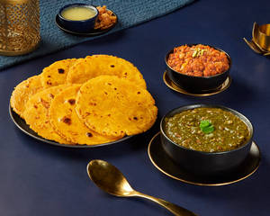 Sarson ka Saag, Makke ki Roti & Gajar Halwa Meal [Serves 2]