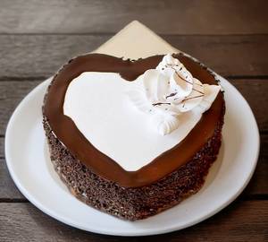 Heart Shape Black Forest Cake(Eggless) 500 gm                                                   