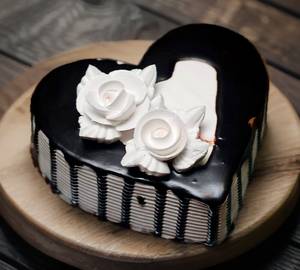 Heart Shape Swiss Choclate Cake(Eggless) 1 Kg.                                                   