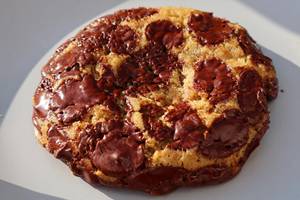 Vanilla-Chocolate Chip Cookie