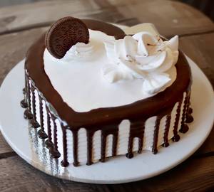 Heart Shape Oreo Choclate Cake(Eggless) 500 gm                                                   