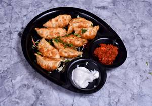 Veg Fried Momos [8 Pieces]