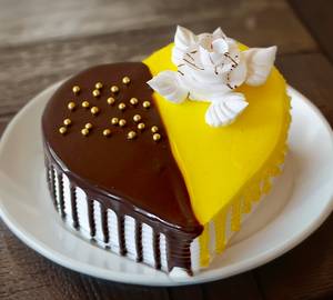 Heart Shape Choclate Pineapple Cake(Eggless) 1 kg kg                                                   