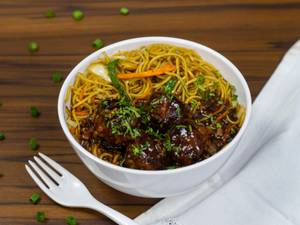 Veg Noodles With  Manchurian