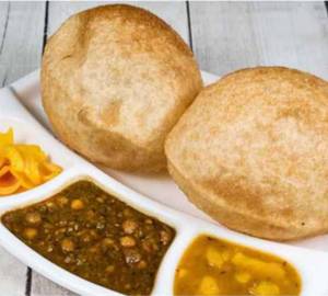 Amritsar Chole Paneer With 5 Aloo Stuffed Poorii