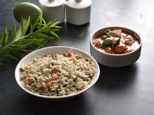 Veg Fried Rice With Manchurian [4 Pieces]