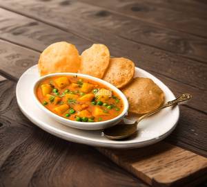 Poori (4) aloo curry plate