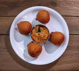 Alu Bonda (4 Pcs)