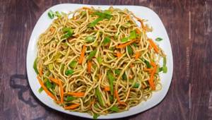 Veg Hakka Noodles