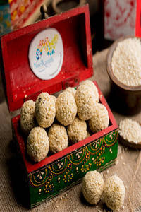 White Til Laddoo (250g)