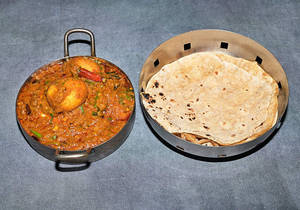 Egg Curry With Pulka(4pcs)