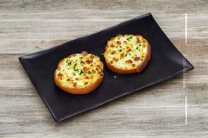 Cheesy Garlic Bread (4 Pieces)