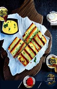 Tandoori Paneer Garlic Bread