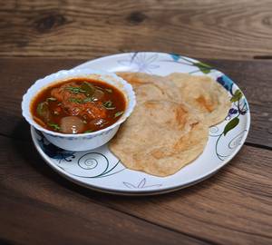 Luchi [3 Pieces] With Chili Chicken [2 Pieces]