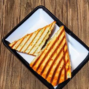 Veg Mayonnaise Grilled Sandwich [3 Layer]