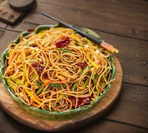 Veg chilli garlic noodles