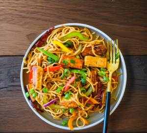 Paneer chilli garlic noodles