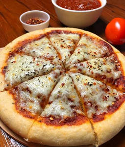 Classic Margherita Pizza