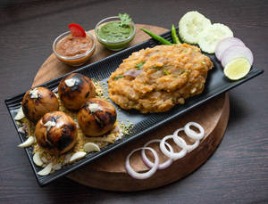 Roasted Garlic Litti [4 Pieces]