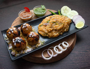 Roasted Onion Litti [4 Pieces]