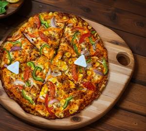 Cheese onion capsicum pizza
