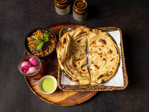 Subz Jalfrezi With Laccha Paratha Combo