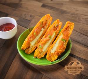 Paneer Aloo Bread Pakoda ( 2 Pcs )