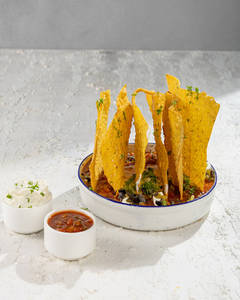 Classic Nachos With Cheese Sauce