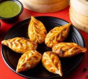Paneer fried momos (8 pcs )