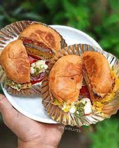 Paneer tawa bun tikki