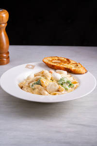 Penne Pasta Alfredo With Grilled Vegetables And Bocconcini