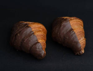 Caramelised Milk Chocolate Croissant
