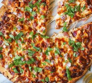 Chicken dominator pizza