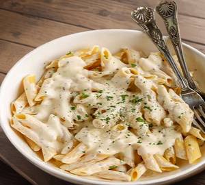 Cheesy white sauce pasta