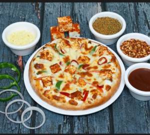 Cheese and Tandoori Paneer Pizza