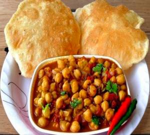 Chole bhature [2 bhature]