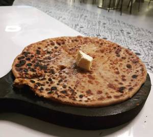 Paneer pyaaz paratha