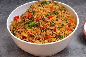 Veg Schezwan Fried Rice [750 ml]