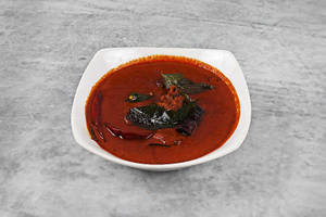 Chicken Varutharacha Curry (4 Pcs)