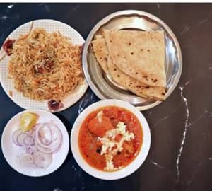 Combo 3 [butter chicken 2pcs+chicken Biryani 2pcs +2tawa roti +cold drink 200m.l+raita +onion