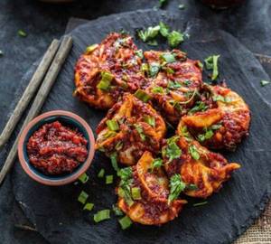 Schezwan Chicken Steamed Momos(5 Pieces)