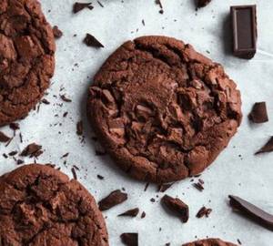 Chocolate and cookies 