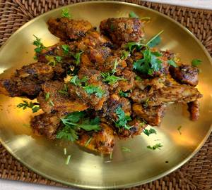 Chicken Sukka With Green Chutney (8 Pcs)