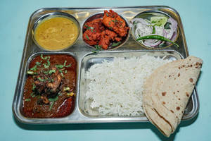 Regular chicken thali