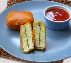 Paneer Bread Pakoda(2 Peice)  with chatni
