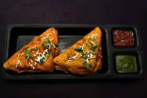 Bread Pakoda with Green Chutney(2 Pc)