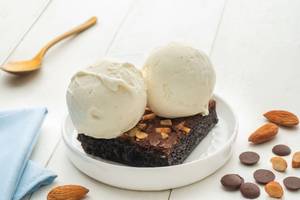 Brownie W/ Ice Cream